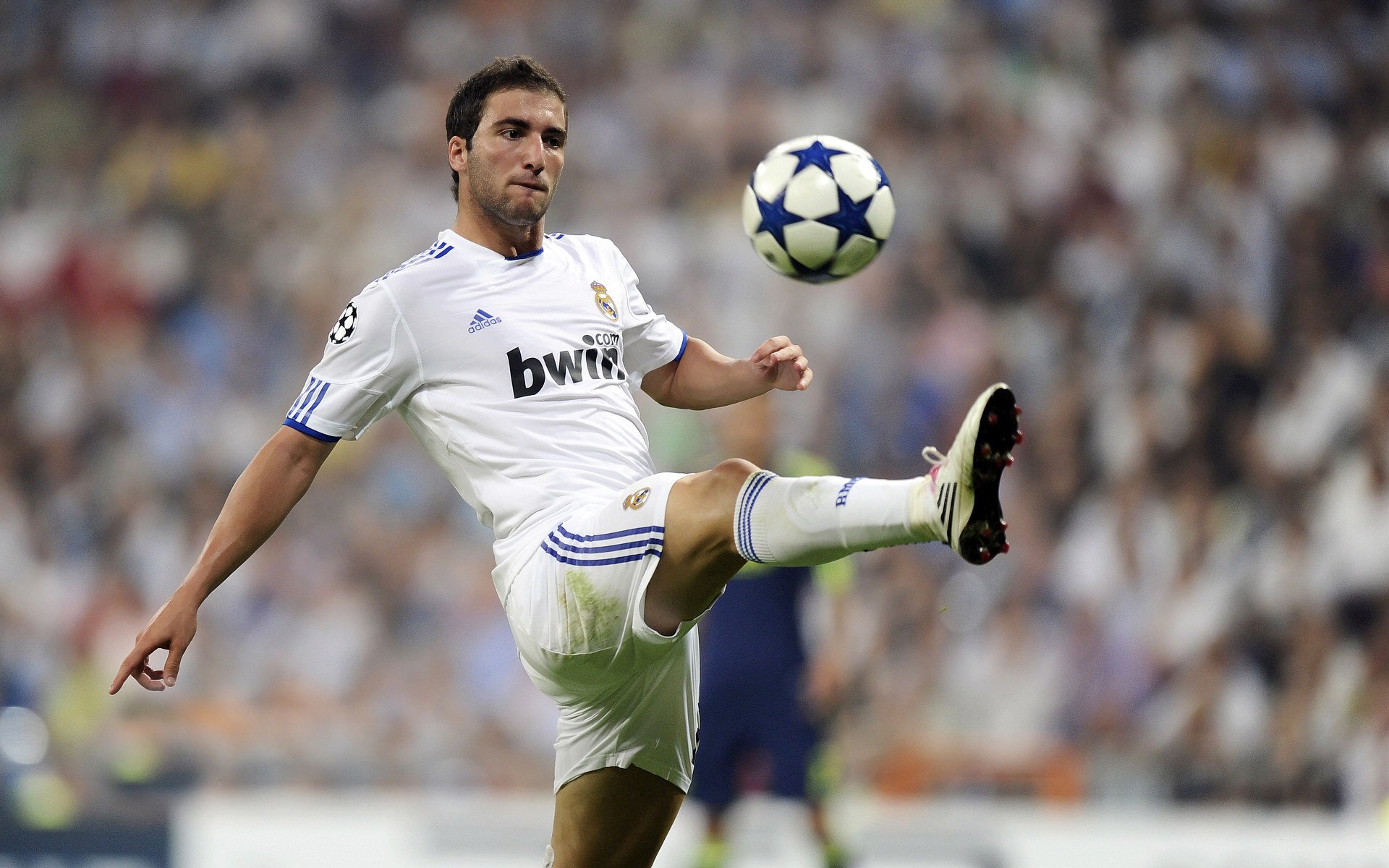 拜仁制霸墨西哥，当巴伐利亚战车碾过阿兹特克高原，特奥成为关键先生